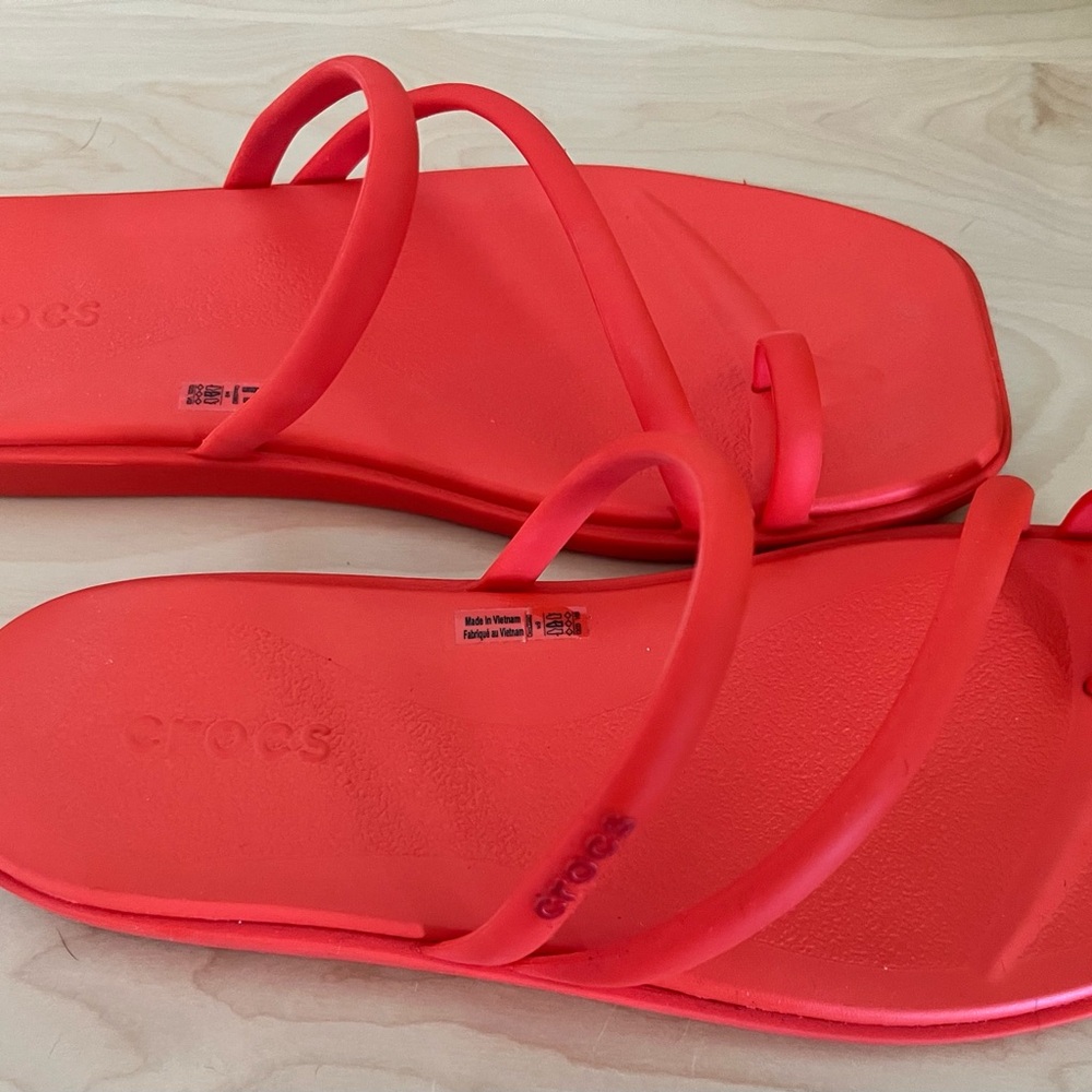 Crocs Miami toe loop sandal in lava